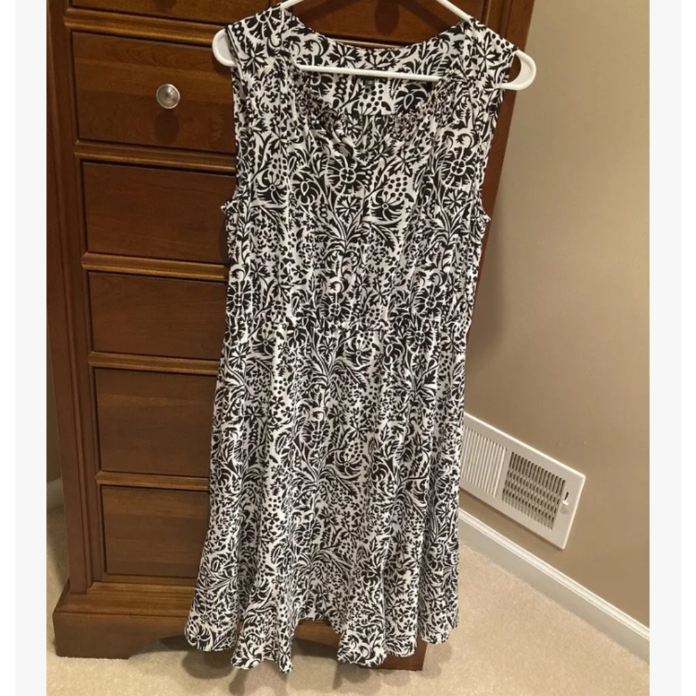 Talbots sleeveless dress, white and black, size 10, floral, v-neck